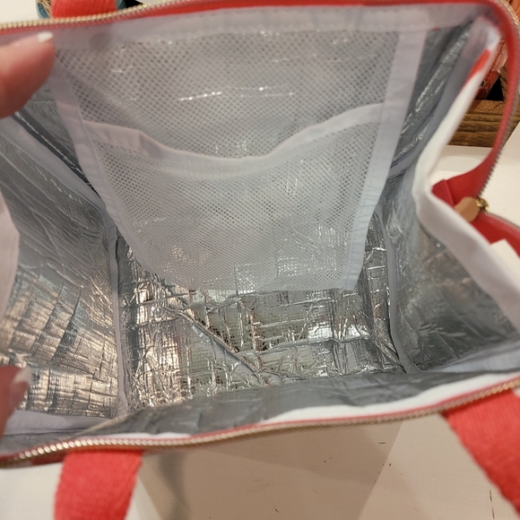 Nwt-Kate Spade Insulated White Wite With Red Strawberries Lunch bag - Picture 7 of 9